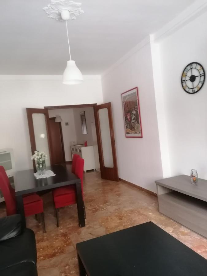 Love House - Apartment On The Beach เปสการา ภายนอก รูปภาพ