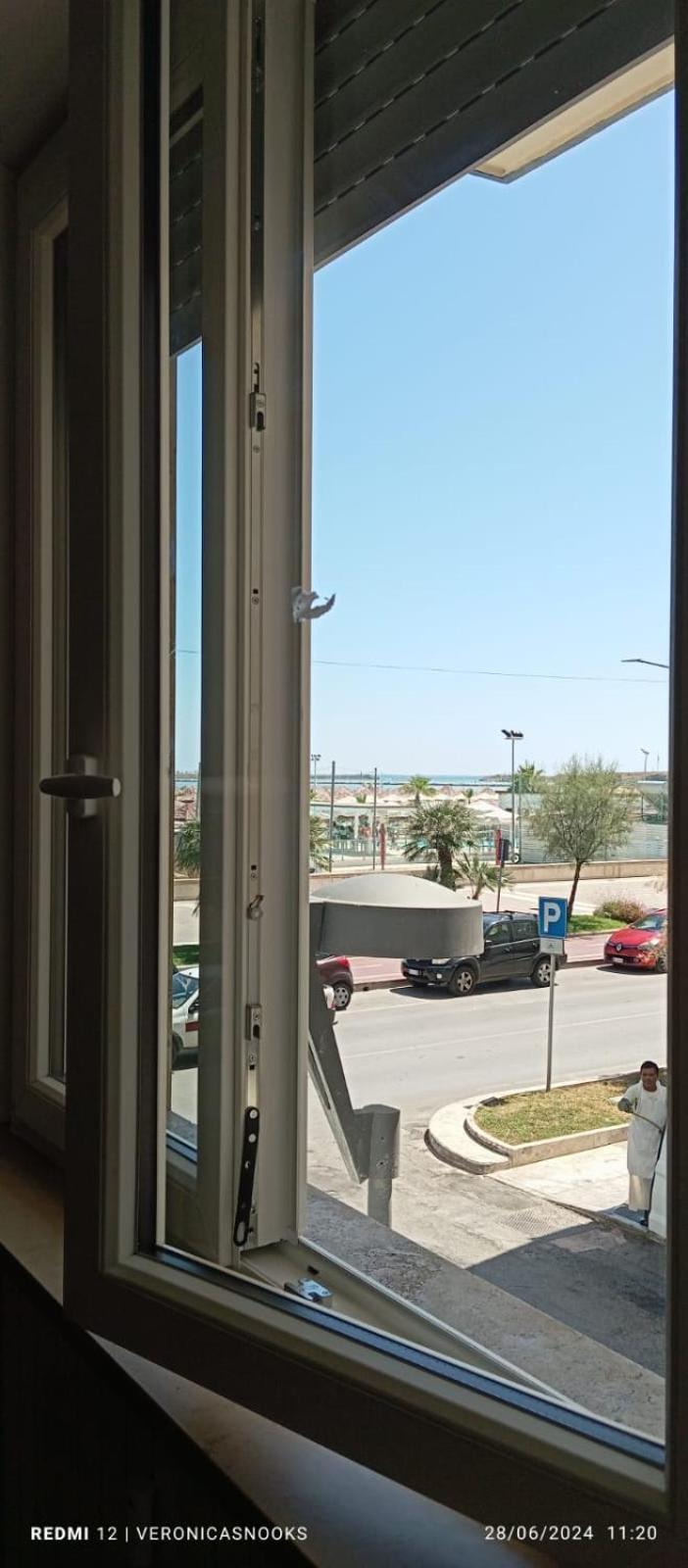 Love House - Apartment On The Beach เปสการา ภายนอก รูปภาพ
